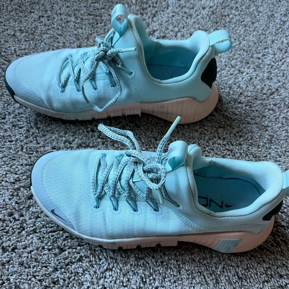 Nike Free Metcon 6 Sz 9
Glacier Blue Washed Coral Vintage Green Metallic Silver - Picture 7 of 8